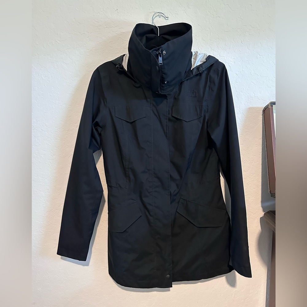 The North Face Windbreaker Women’s Jacket